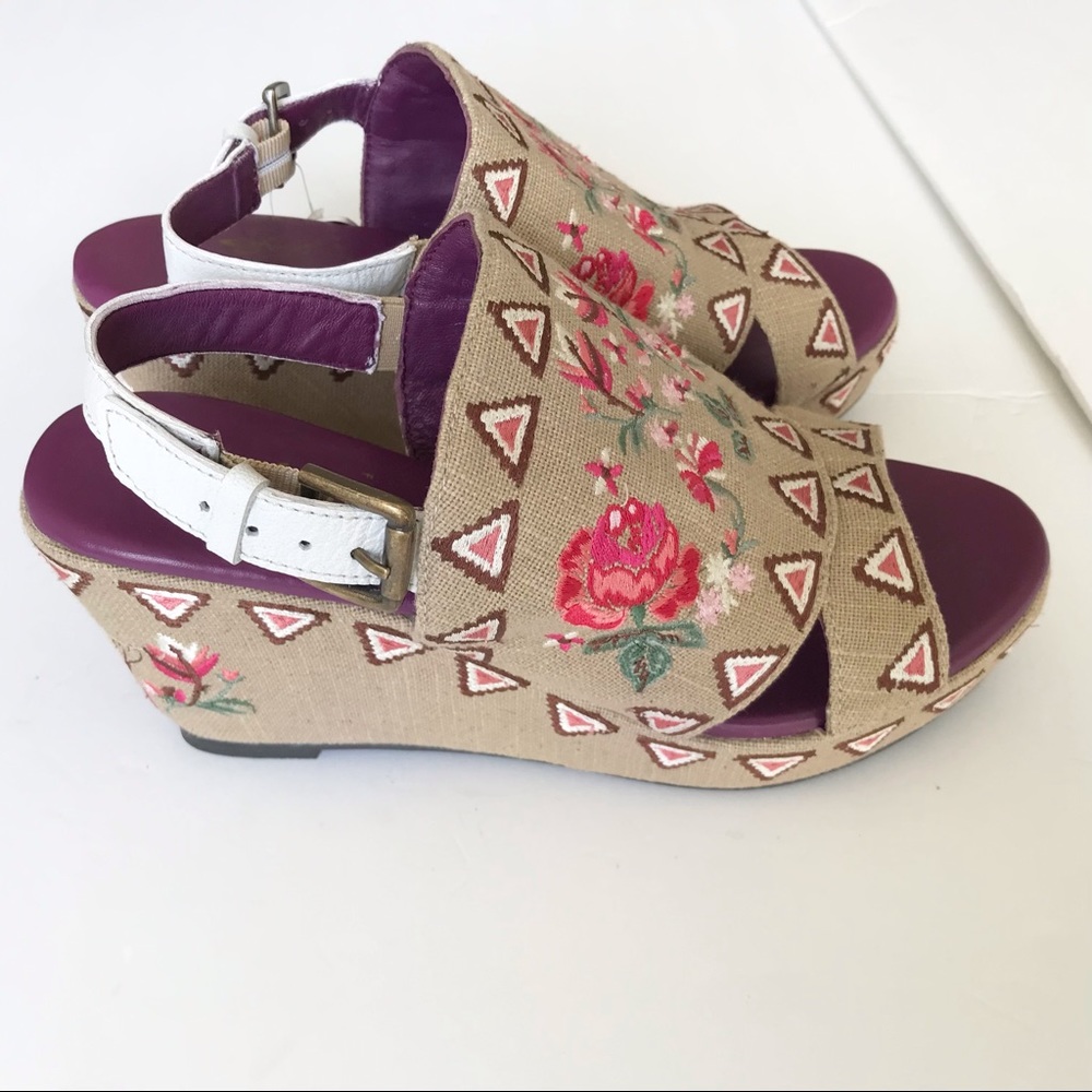 ✴️ Sharif Boho Floral Embroidered Wedges Sz10 NWT